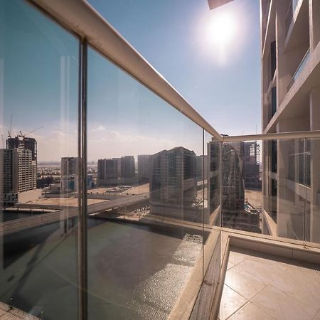 Luton Vacation Homes - Damac Maison Prive Studio, Canal View, Dubai - 16Ab03 외부 사진