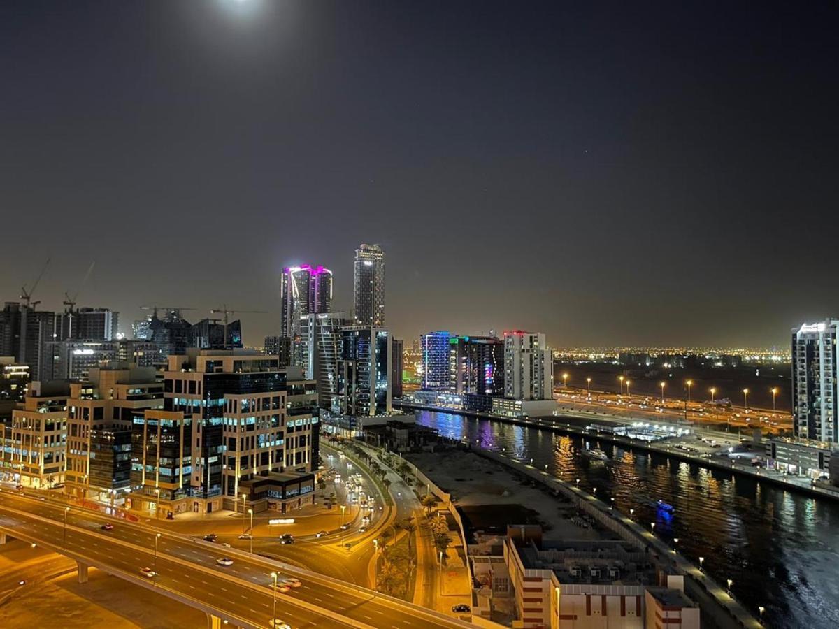 Luton Vacation Homes - Damac Maison Prive Studio, Canal View, Dubai - 16Ab03 외부 사진